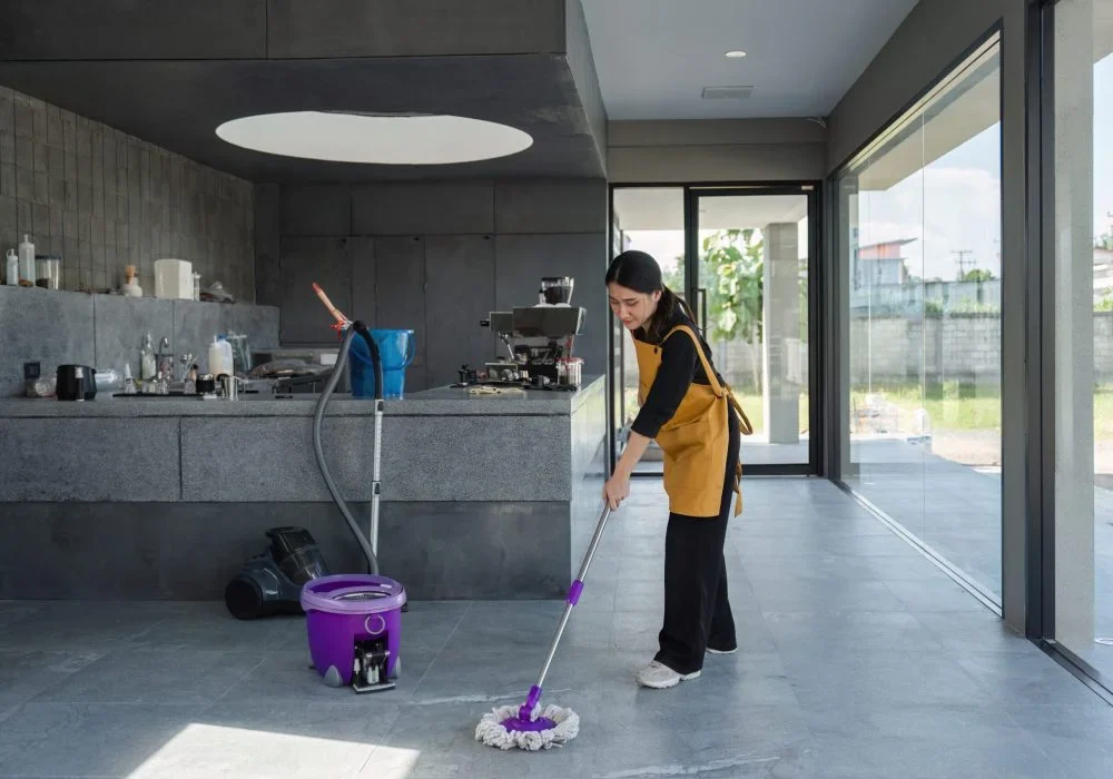 female-employee-cleaning-modern-coffee-shop-interi-2025-01-16-13-28-01-utc-scaled-ra0nyi4161f3203p7uyu39gmtipiu50ge9ruz3s1g8.webp